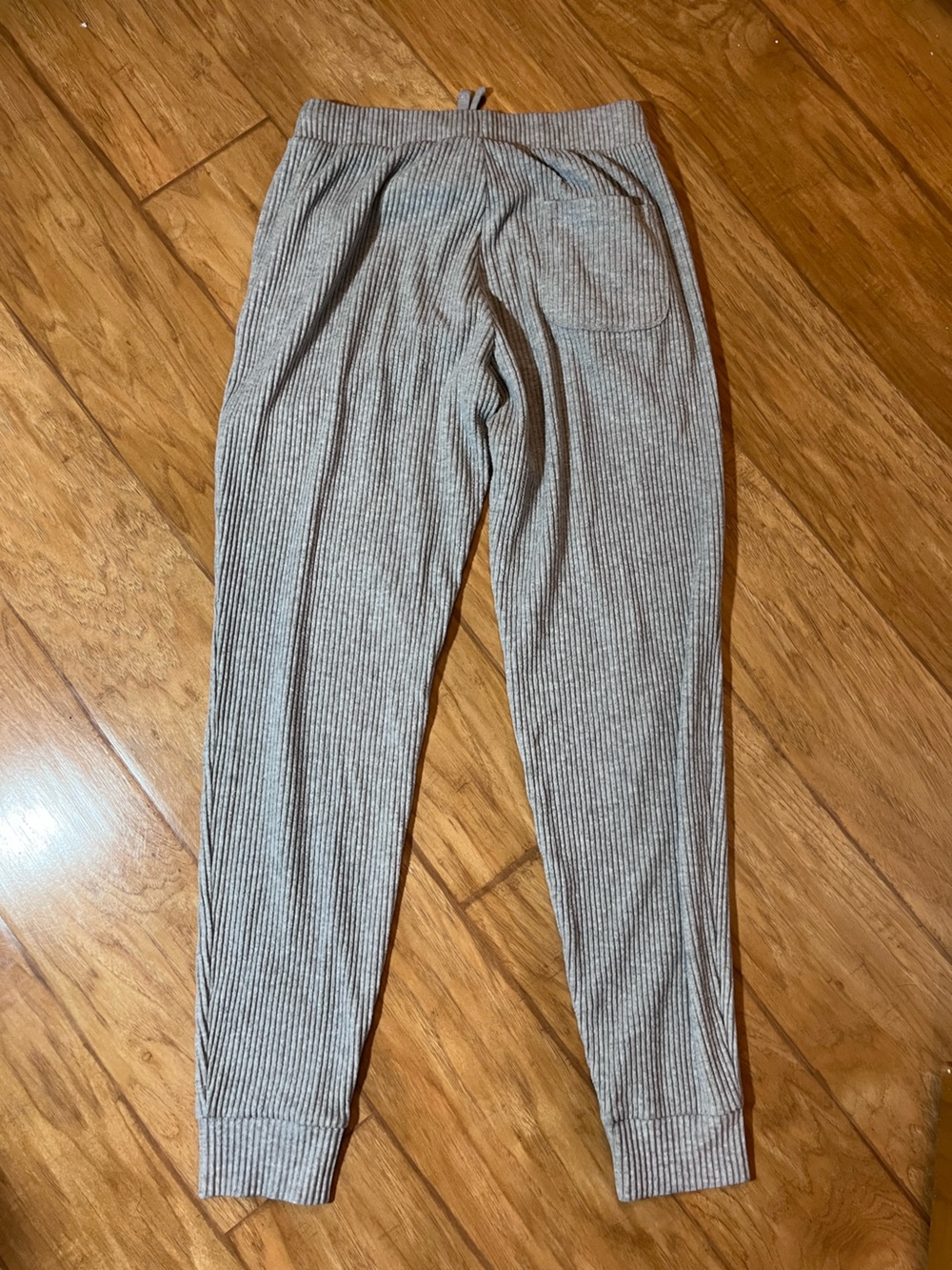 Women's Gray Alo Ribbed Knit Jogger Pants - Casual Comfort - Picture 2 of 4